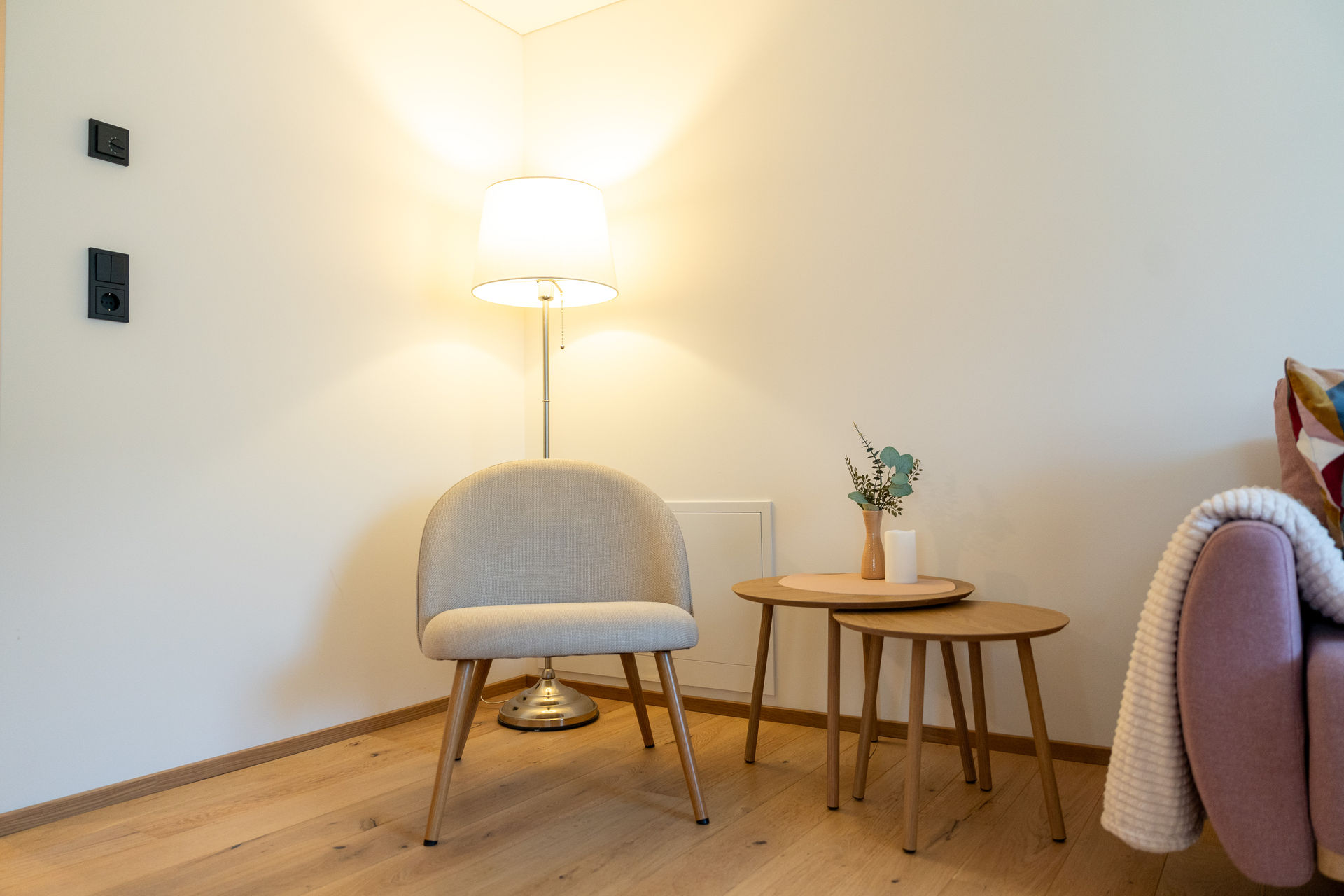 Wohnbereich mit Sitzgelegenheit in der Ferienstube Dornbirn Kehlegg