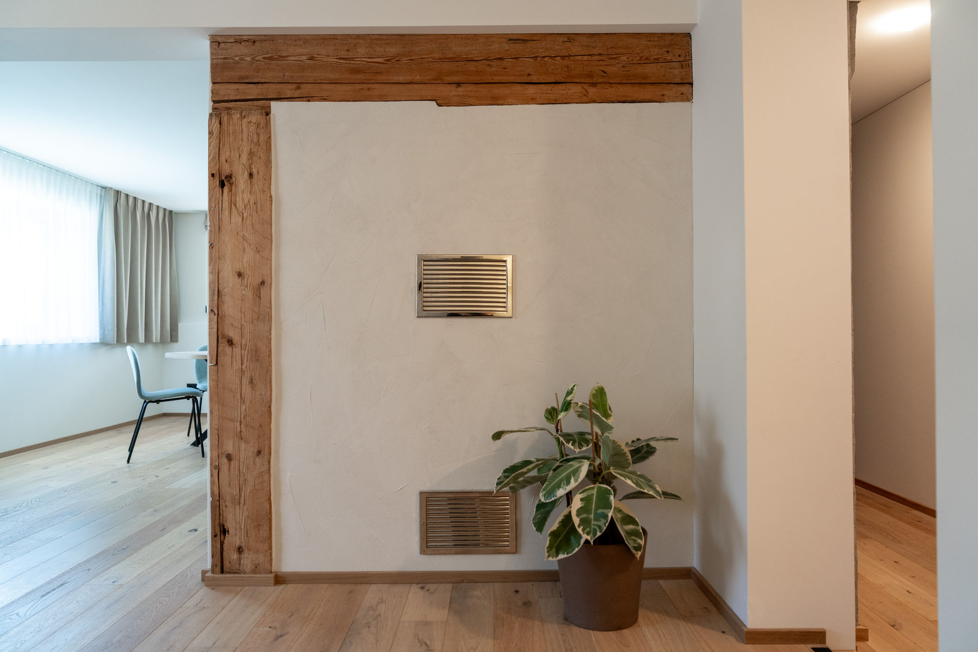 Wohnbereich mit Dekoration in der Ferienstube Dornbirn Kehlegg