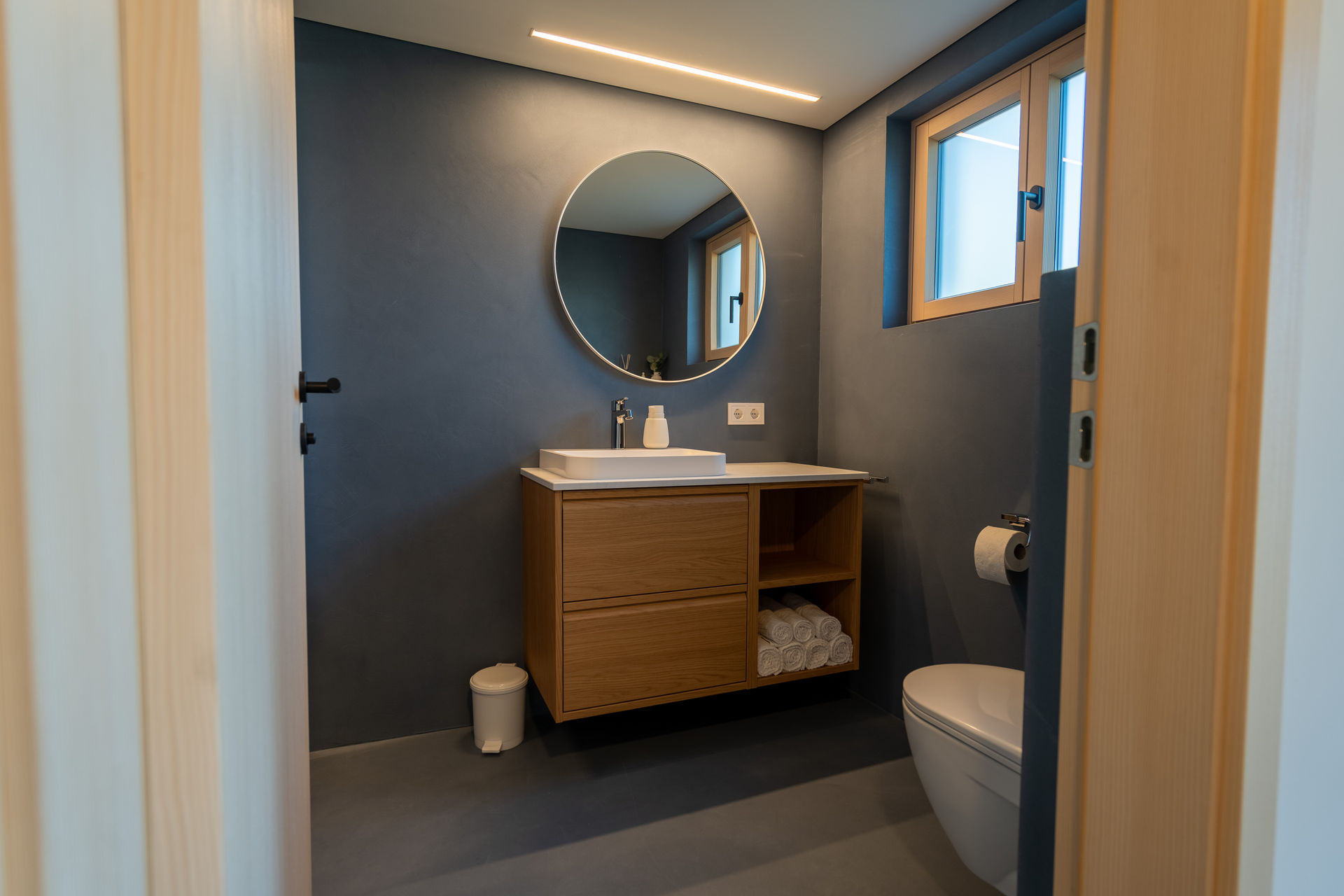 Modernes Badezimmer mit Dusche in der Ferienstube Dornbirn Kehlegg