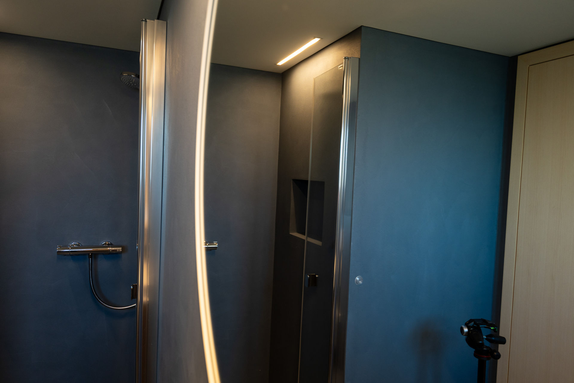 Badezimmer mit Handtüchern in der Ferienstube Dornbirn Kehlegg